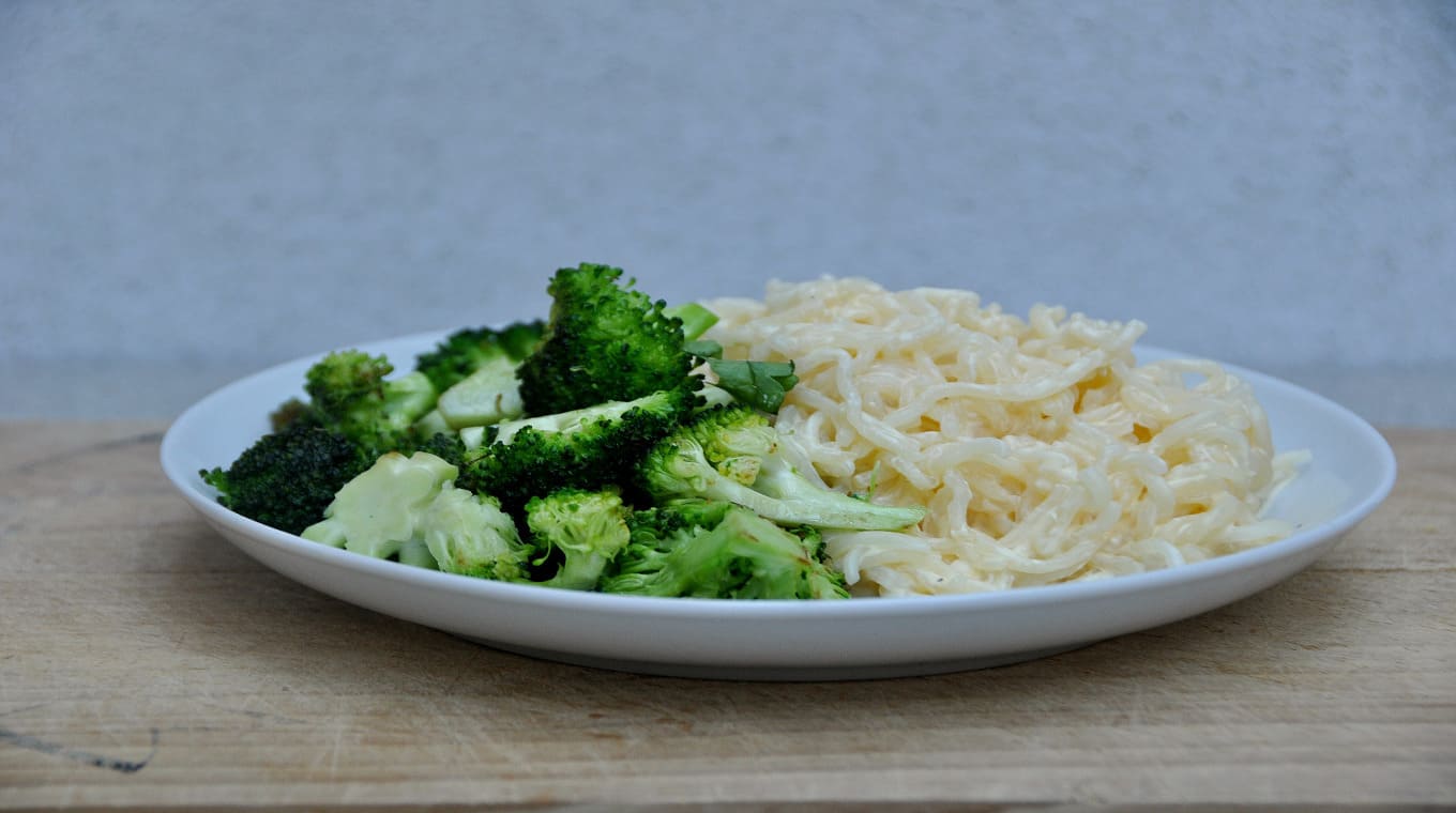 Spaghetti met kaassaus en broccoli