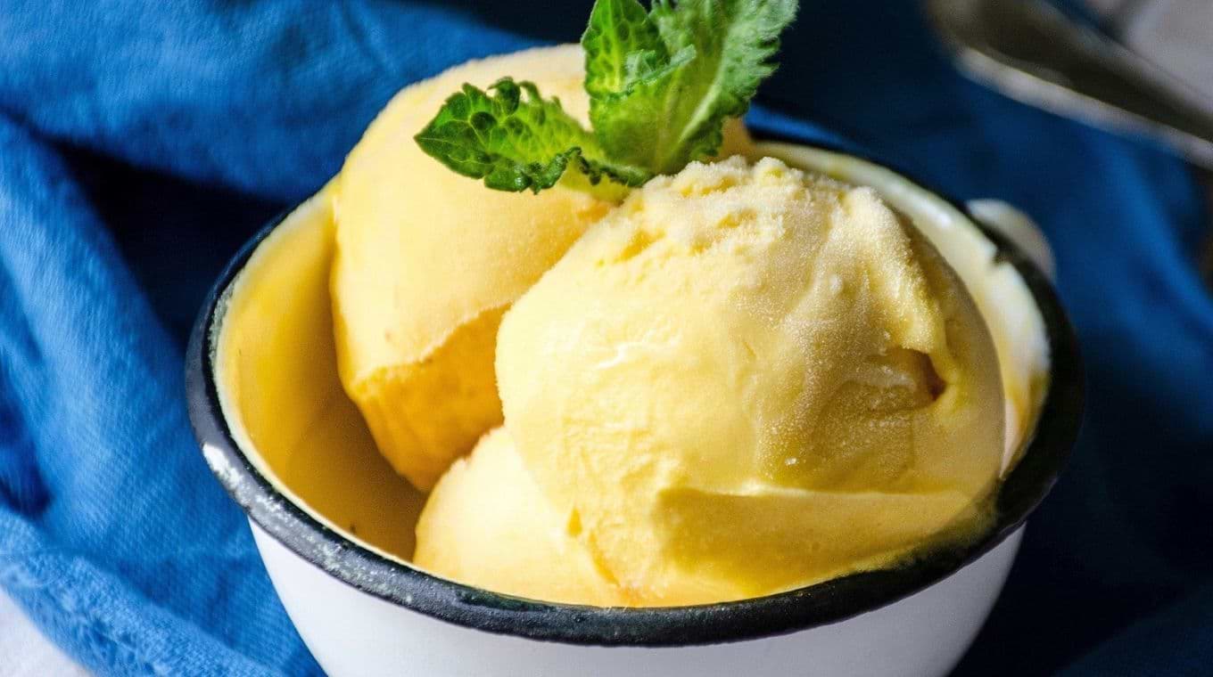 IJs met mango en mascarpone